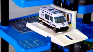 Полицейские машины и парковка. Игрушки для мальчиков. Распаковка