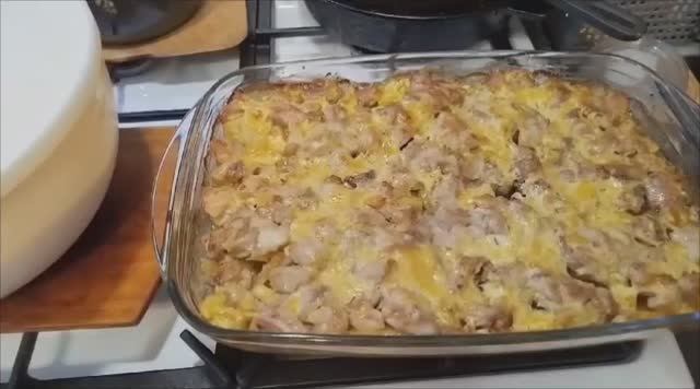 Картофель с филе бедра курицы в духовке.