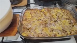 Картофель с филе бедра курицы в духовке.