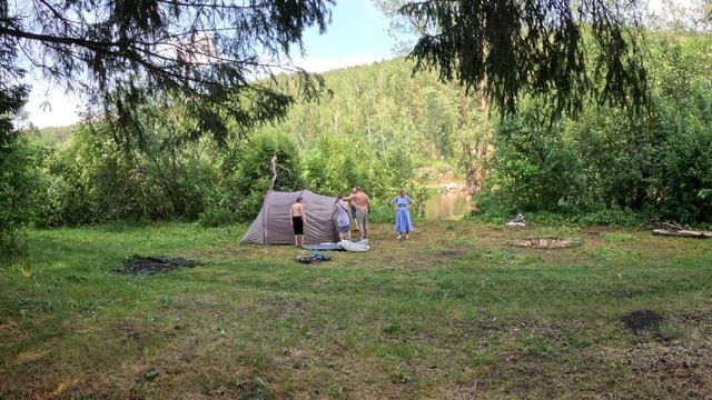 Айские притесы, мы ставим палатки.