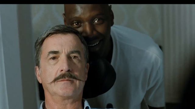 Дрисс бреет Филиппа.1+1(2011)