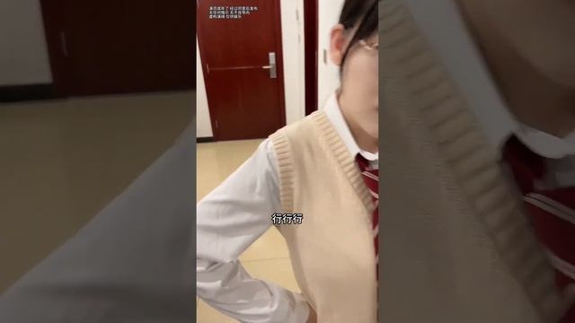 和好哥们女儿谈恋爱，两人换衣服正准备亲热，哥们就突然破门而入【许愿日记】 смотреть онлайн