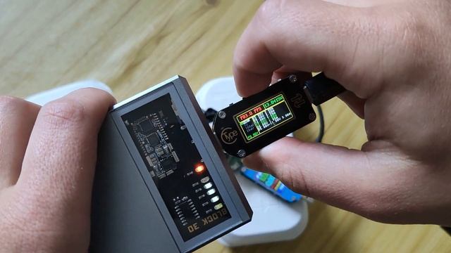Обзор гиковского павербанка Tegic Block 30 смотреть онлайн