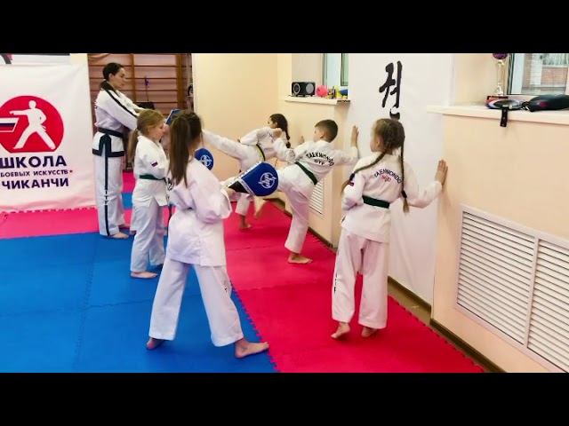 Отработка ударов ногами в парах смотреть онлайн