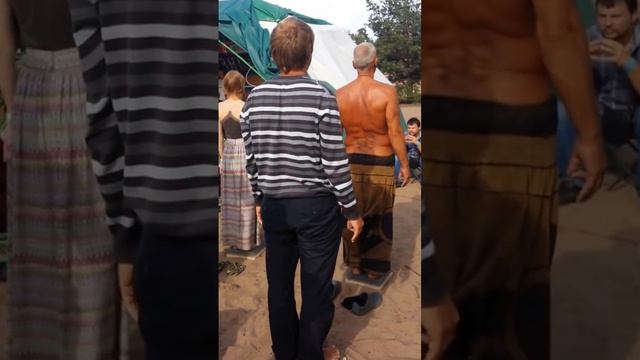 САМОЕ МАССОВОЕ СТОЯНИЕ НА ГВОЗДЯХ. МИРОВОЙ РЕКОРД смотреть онлайн