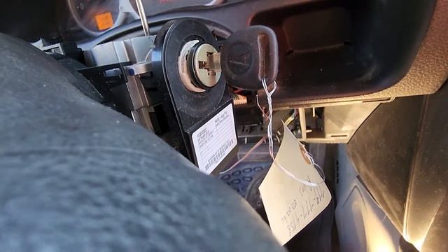03 Pontiac aztek - ignition lock cylinder removal and replacement - key stuck/steering column cover смотреть онлайн