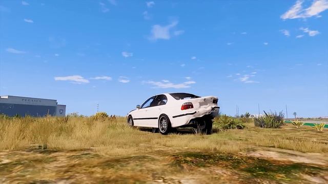 Eskiden Yeniye BMW M5 Arabalar Hem Uçma Hem Havuz Parkurunda - GTA 5 смотреть онлайн