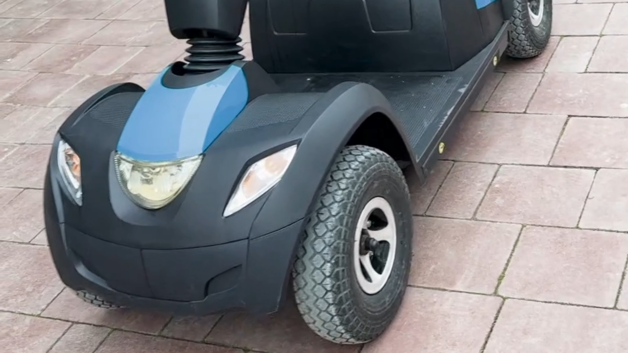 МОЩНЫЙ СКУТЕР INVACARE COMET ДЛЯ НЕПРОСТЫХ ДОРОГ смотреть онлайн