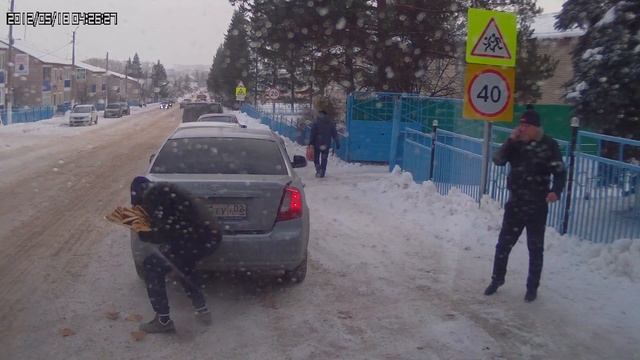 Уронил чебуреки в снег