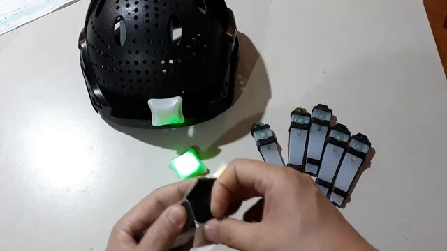 Airsoft: Square LED tactical helmet light marker CR2032 смотреть онлайн