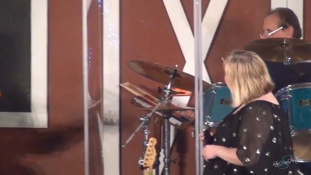 Melissa Evans sings A Broken Wing at The Gladewater Opry 5 18 19 смотреть онлайн