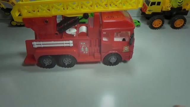 пожарная машина    игрушка автомобиля    видео для детей    грузовик для малыша