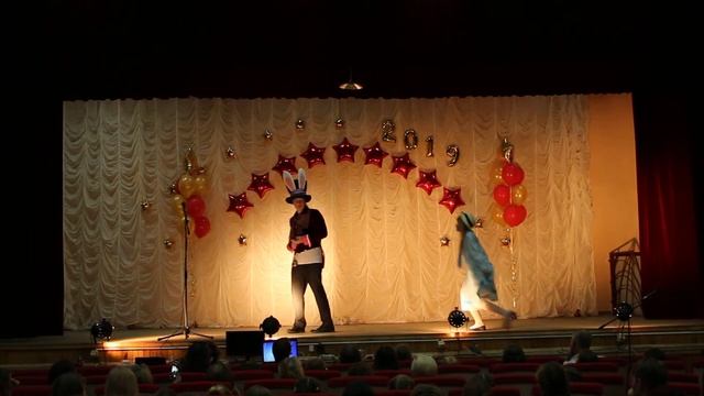 ФРАГМЕНТ ИЗ СПЕКТАКЛЯ "АЛИСА" || ЗВЕЗДОПАД 2019 смотреть онлайн