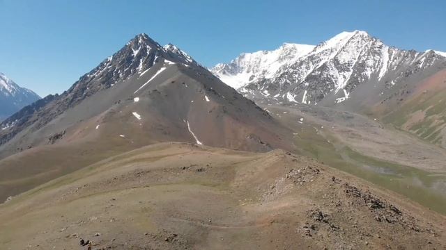 Горы Кыргызстана 2022. Восхождение на пик Бешалчалууташ и пик Зеленковой. смотреть онлайн