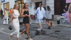 Уличный стиль на самой модной и шикарной улице Москвы. Знаменитые Патрики и красивые девушки