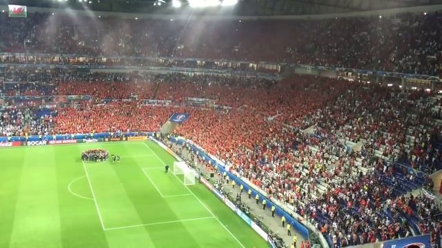 Как болельщики провожали сборную Уэльса смотреть онлайн