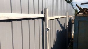 Как сделать Металлический забор из профнастила