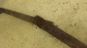 Очищаю старый ключ от ржавчины лимонной кислотой