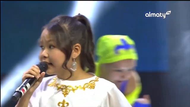 Аяулым Имангелді, Салтанат Бақаева - Жаса, Қазағым!  (Бақыт деген - сенің бала күндерің)