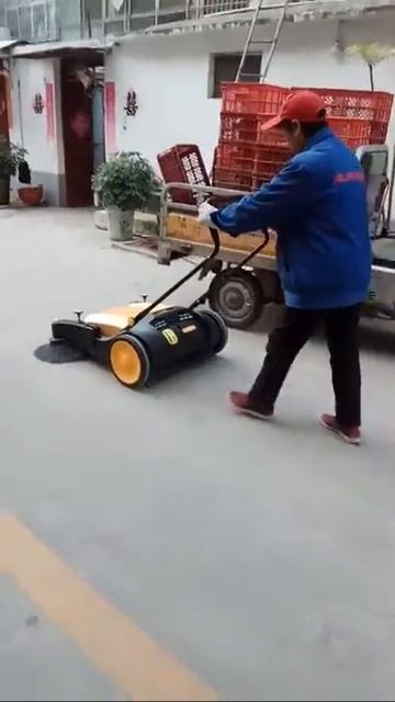 Daily Cleaning of Community Road by the Push Sweeper смотреть онлайн