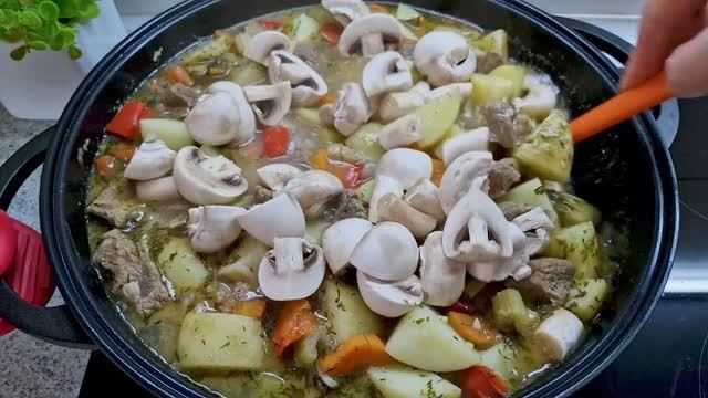 Не готовьте мясо, пока не посмотрите этот рецепт! Такого РАГУ вы еще не ели! Вкус фантастический! смотреть онлайн