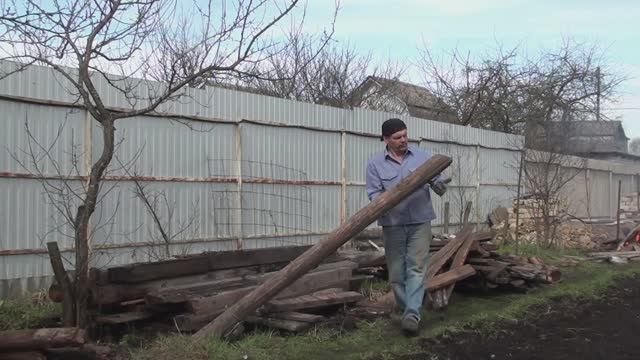 Уехал из "зимы" в лето// Навожу долгожданный порядок на участках// Убрал песочницу с огорода. смотреть онлайн