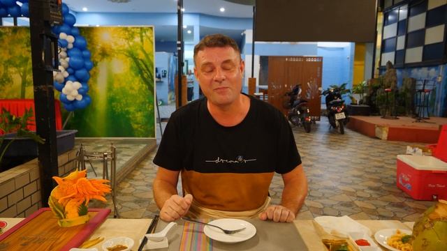 Обзор 7777 Restaurant. Роскошь! Гламур! смотреть онлайн