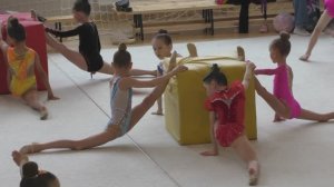 Разминка  гимнасток .