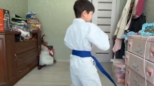 като на СИНИЙ ПОЯС😺