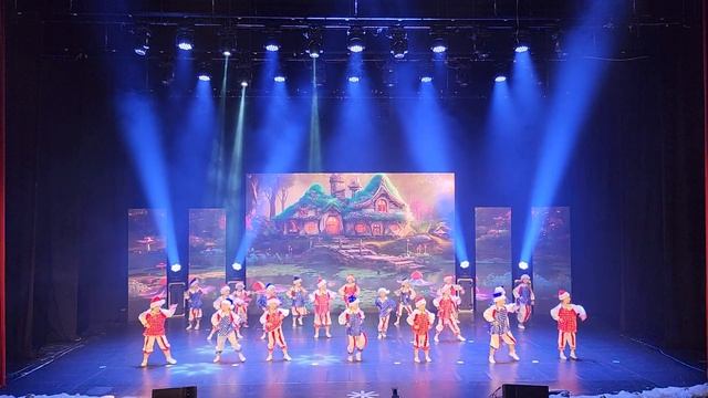 Антре Шоу-Театр мюзикл "Снежная королева" 2024 танец гномов. Израиль Ашдод. смотреть онлайн