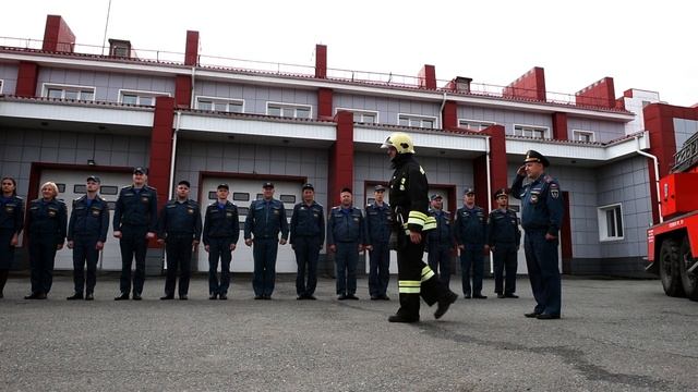 Томские пожарные проводили коллегу на заслуженный отдых необычным образом смотреть онлайн
