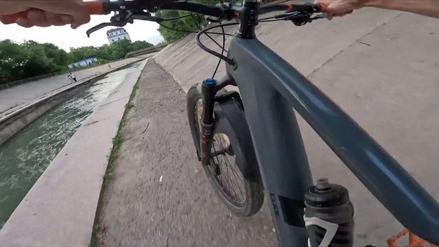 КТО БЫСТРЕЕ В ГОРОДЕ — ФИКСЕР, ШОССЕР или E-MTB смотреть онлайн