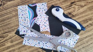 Только полоски и квадраты двух расцветок и супер блок готов. Лоскутное шитье для начинающих