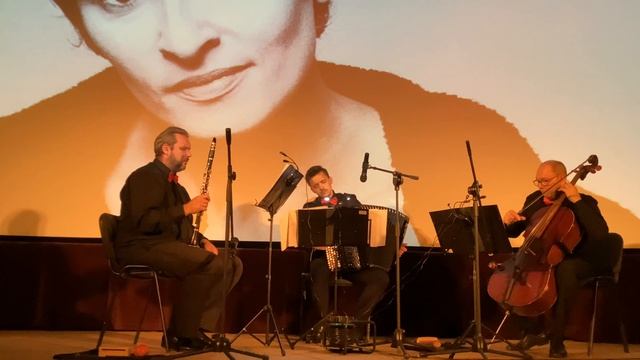 Трио «Ощущения» Барбара смотреть онлайн