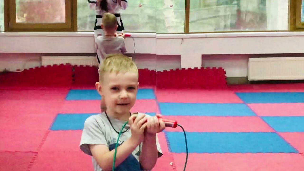 Артемий, 4 года , обладатель белого пояса с одной полоской смотреть онлайн