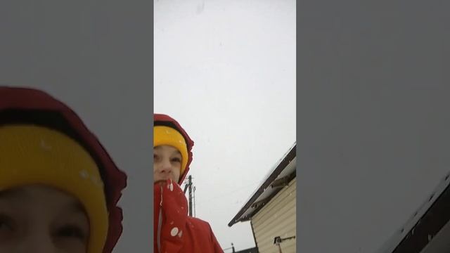 Офигеть огромный снег и сугробы!! у нас того снега не было Офигеть!!! смотреть онлайн