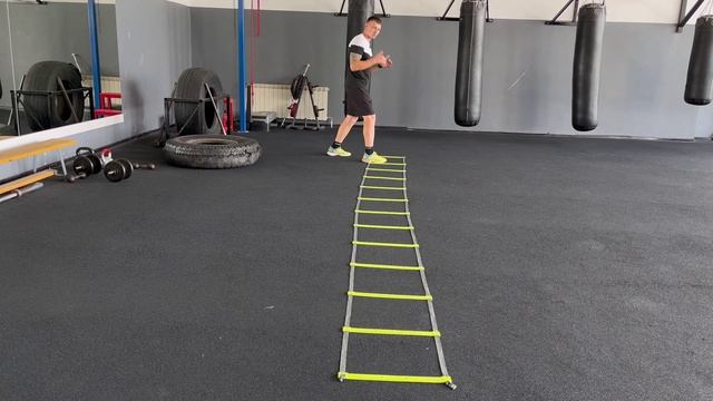 Обязательные упражнения НОВИЧКАМ для скорости НОГ в БОКСЕ!