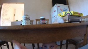 Я построил секретную комнату в ресторане под столом!