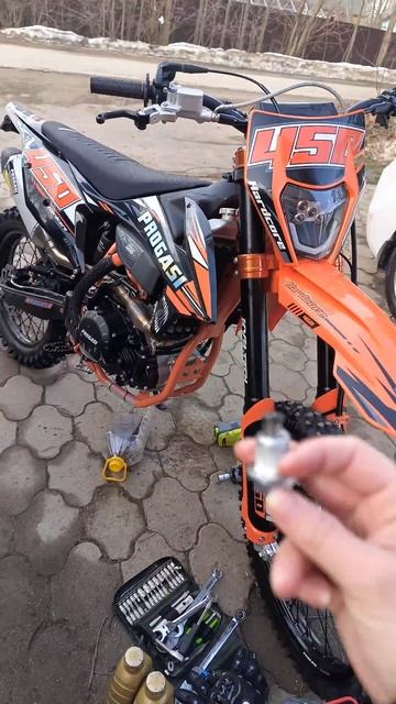 Масло на Progasi Инжектор Hardcore 450 EFI #motorcycle #zongshen #enduro #progasihard450EFI #progas