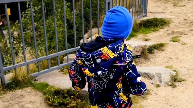 Кирилл в Радуга Парке! Парк для детей от 3х лет! Муравейник! смотреть онлайн