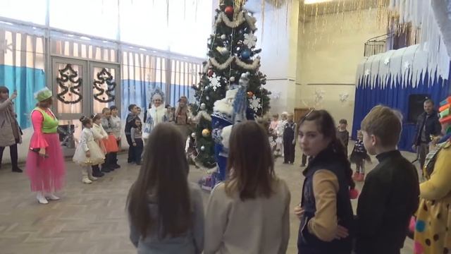 Новогодний утренник в ДК "Химик" смотреть онлайн
