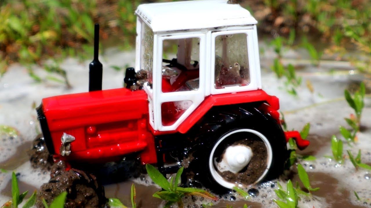 Видео про трактора. Трактора в грязи и луже. Мойка тракторов
