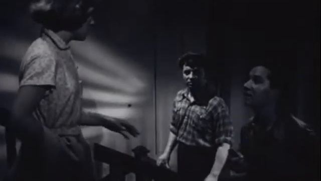 А ты с Яковлевым целуешься