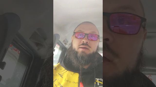 Есть о чем подумать Мужчины. Жизнь быстро идёт.