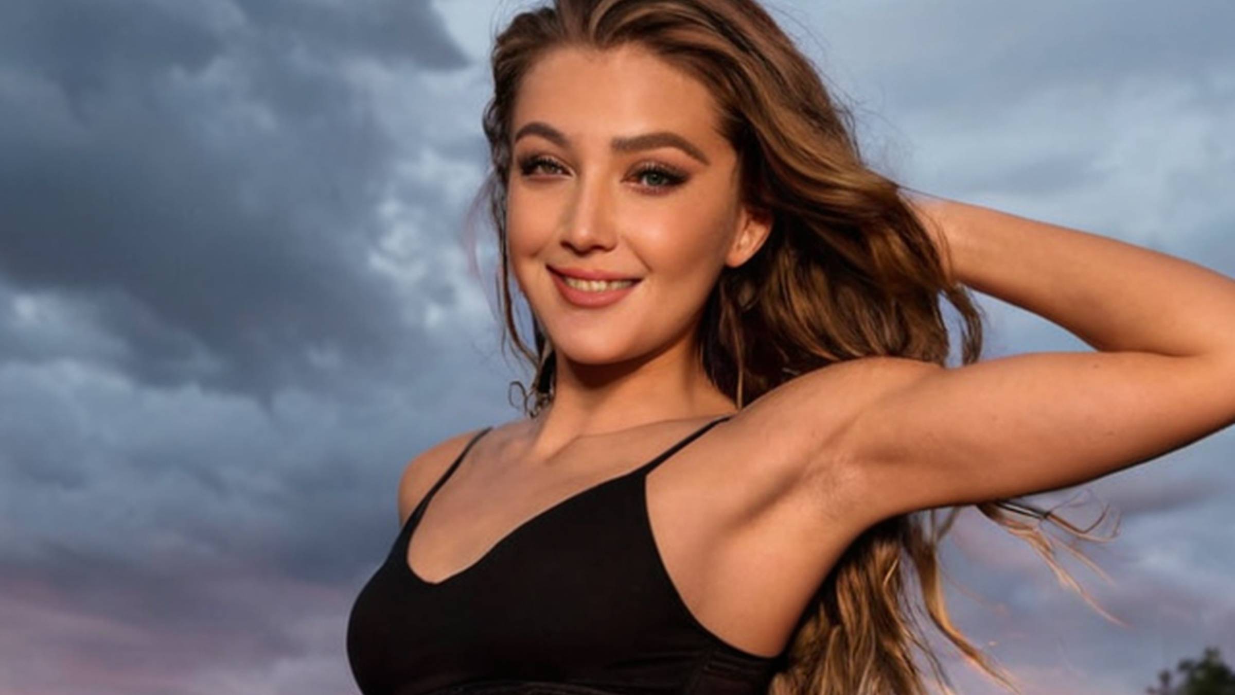 Самые желанные женщины эстрады и кино в чувственном танце под чарующие звуки смотреть онлайн