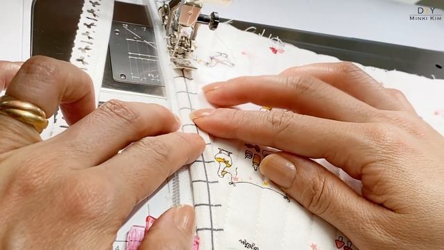 How to sew Two Tone Zipper Pouch | Beginner Friendly Zipper Pouch | Mini Sewing Tool Case смотреть онлайн