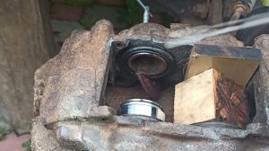 Что бы тормоза не клинили. Разрабатываем, смазываем меняем манжеты тормозного цилиндра.