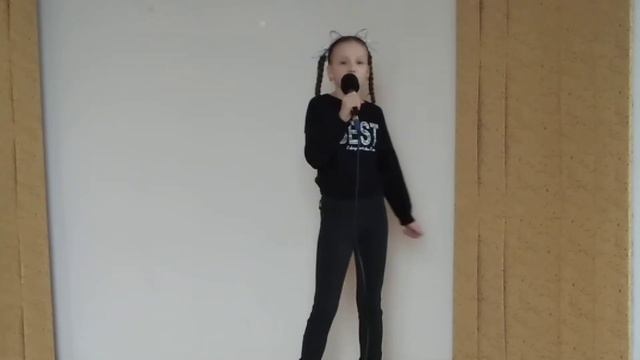 Подскребалина Софья исполняет песню "Села кошка на диету". Муз. К.Костина, сл.М.Либерова и К.Костин смотреть онлайн