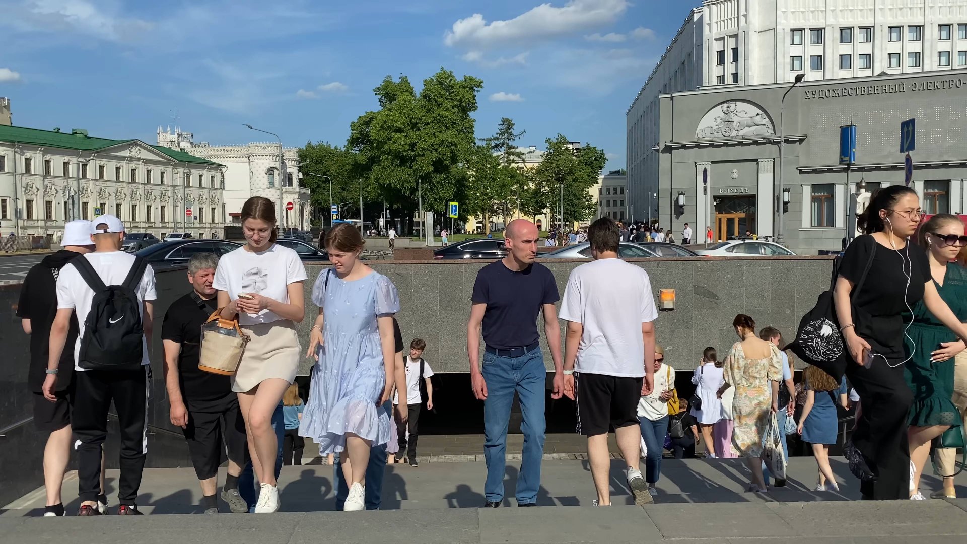 What Everyone is Wearing in Moscow. Moscow Street Style Fashion. EP. 02 смотреть онлайн