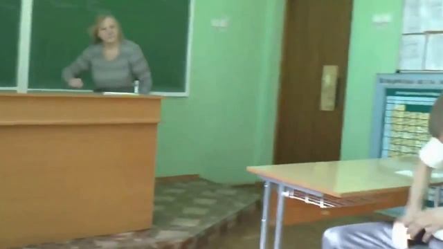 издевается над учитилем (жесть) смотреть онлайн